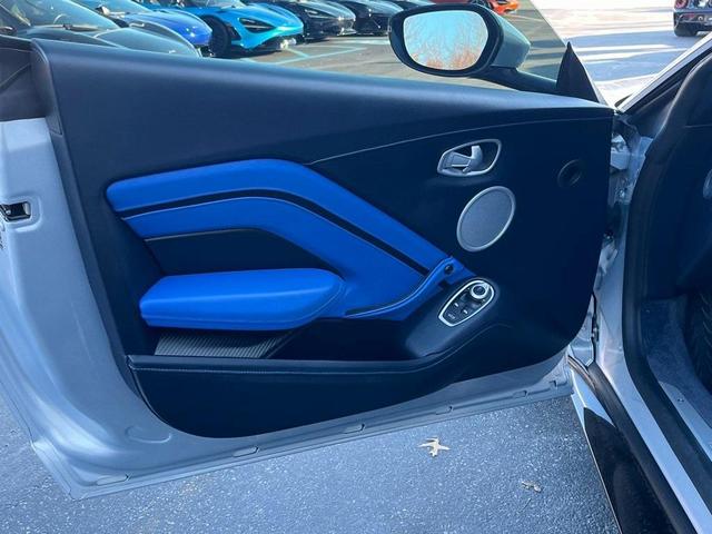 2019 aston martin vantage base
