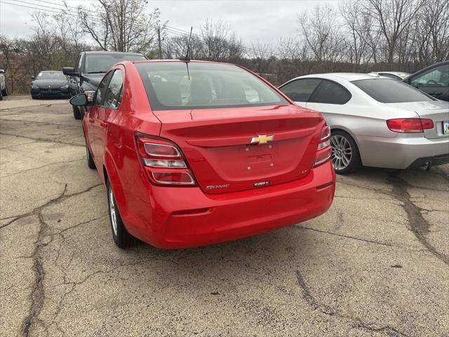 2020 chevrolet sonic fwd sedan lt