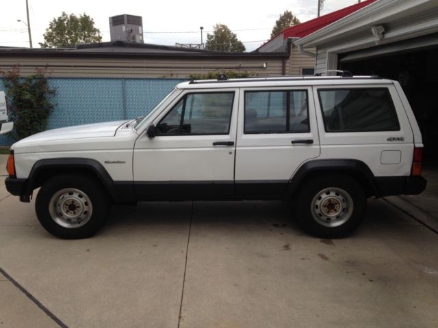 jeep cherokee sport 4x4 4.0l ho very nice 1991 collectors off road look!!!
