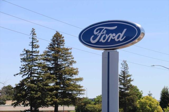 2022 ford transit connect base