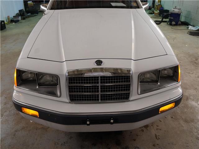 no reserve . rare find . clean inside . 5.0l v8