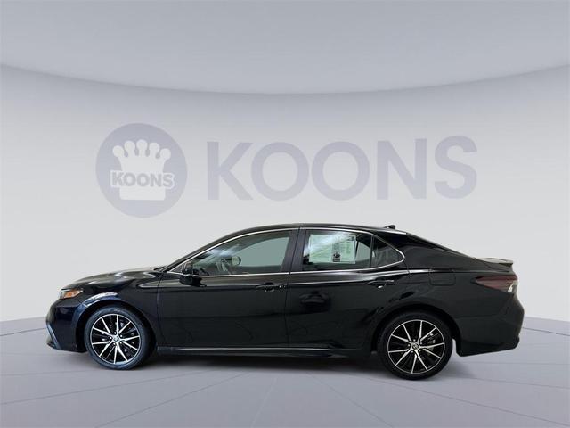 2022 toyota camry se