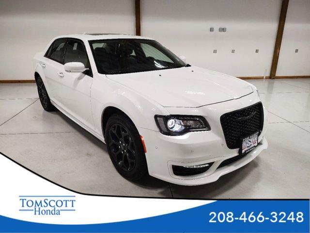 2023 chrysler 300 touring l
