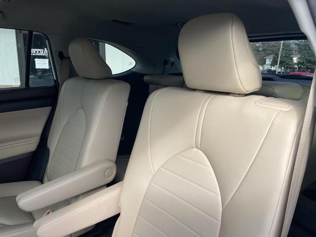 2021 toyota highlander xle