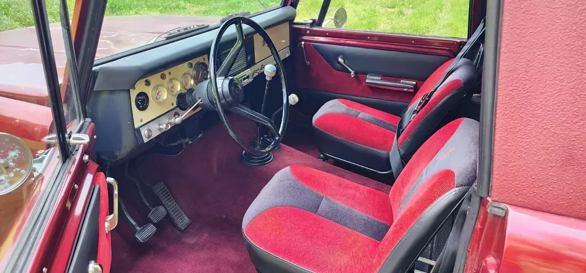 two or four-wheel drive, convertible (full top and single), three-speed manual