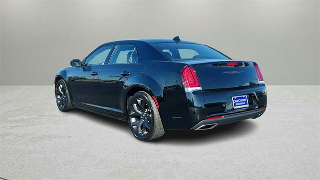 2023 chrysler 300 s