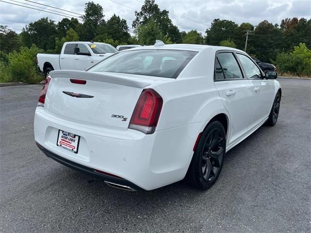 2022 chrysler 300 s