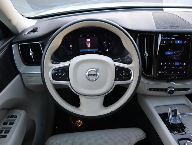 2022 volvo xc60 b5 fwd inscription