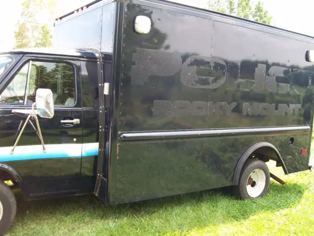 1983 chevrolet g30 van rv cutaway 5.7l/350 29k original miles runs great extras