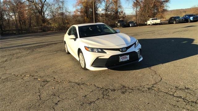 2021 toyota camry le