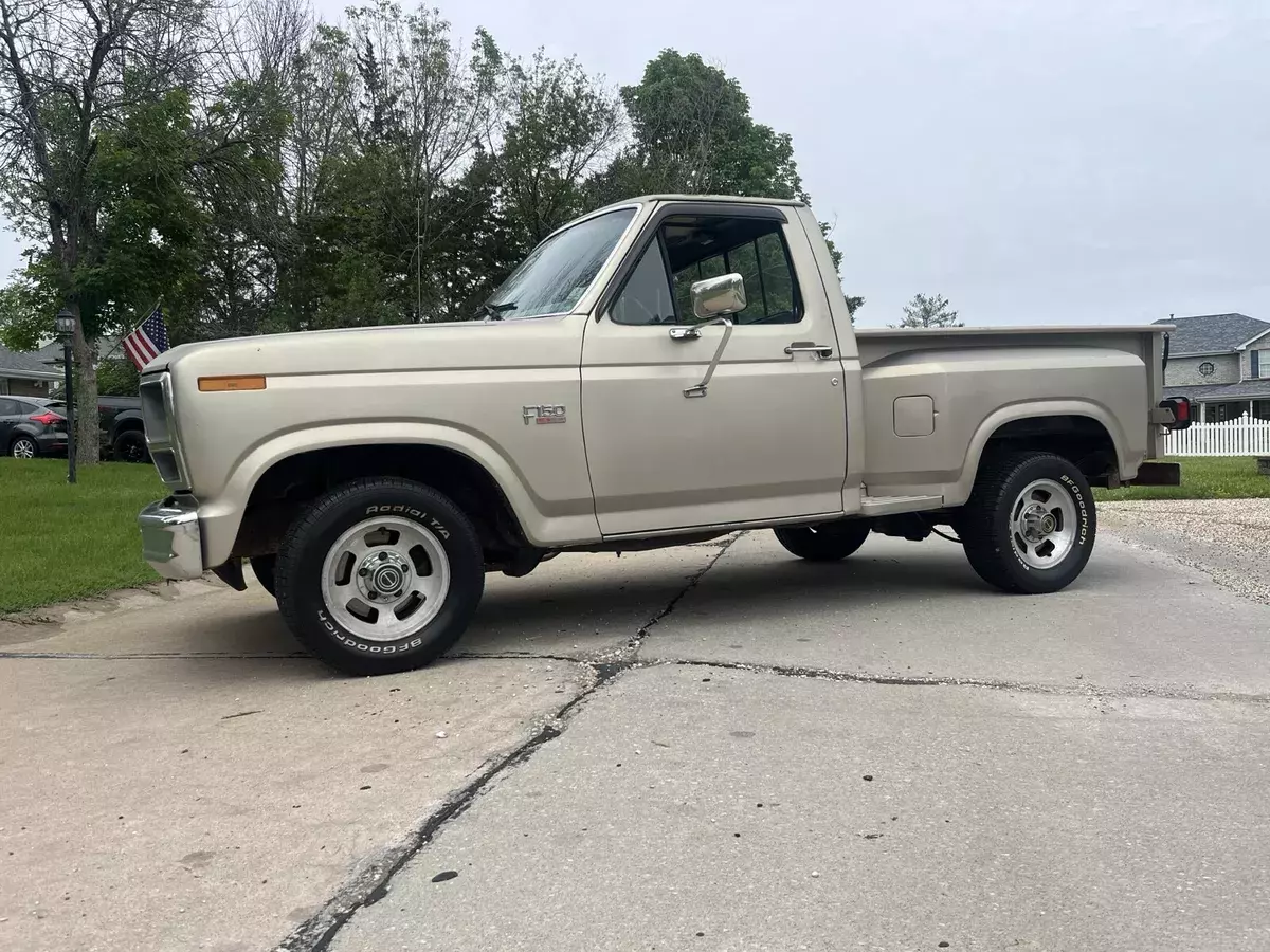 1986 ford f-150 pickup grey