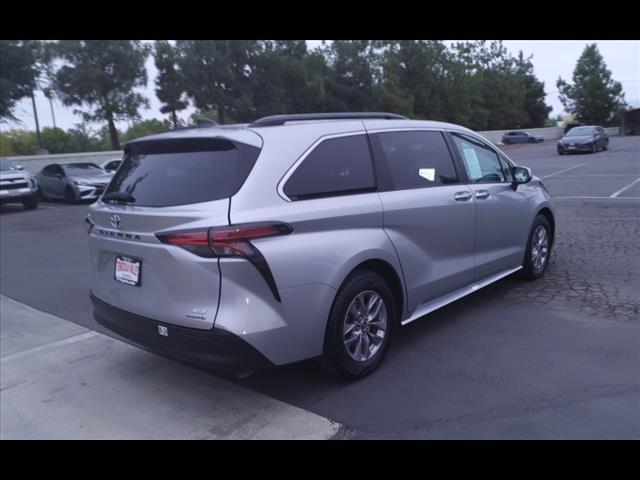 2022 toyota sienna xle