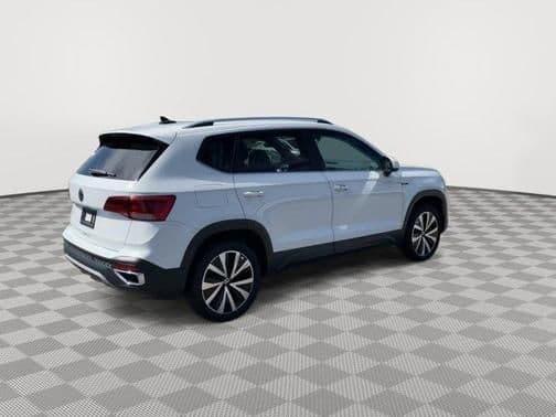 2024 volkswagen taos 1.5t se in rochester, new york