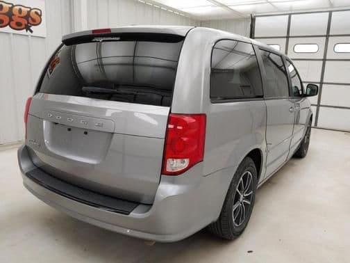 2017 dodge grand caravan se front-wheel drive passenger van in manhattan, kansas