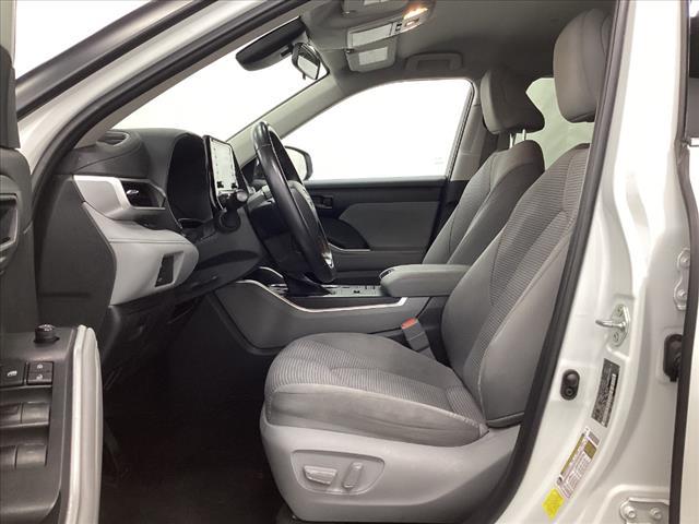 2022 toyota highlander le