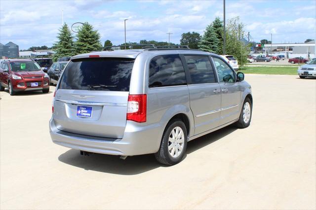 2016 chrysler town & country touring