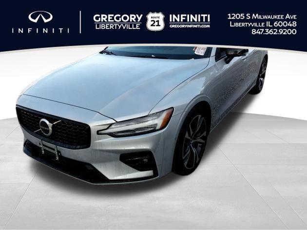 2024 volvo s60 b5 plus dark theme