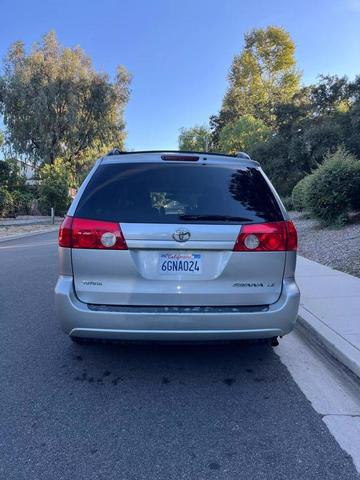 2009 toyota sienna le