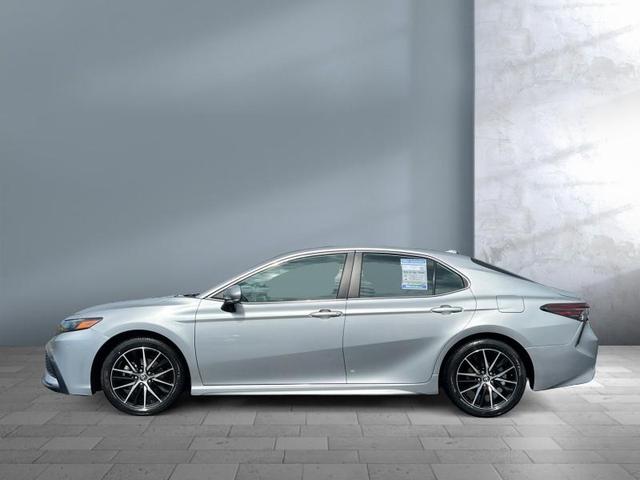 2022 toyota camry se