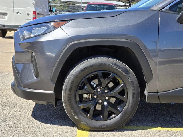 2021 toyota rav4 le