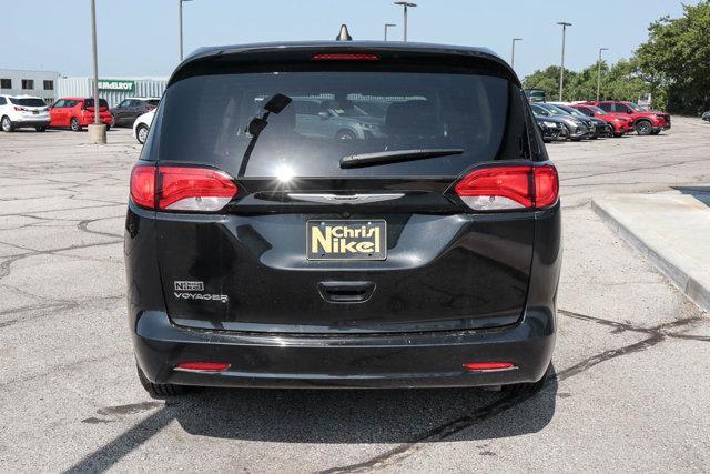 2022 chrysler voyager lx