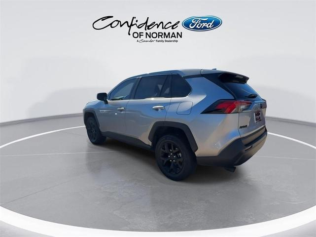 2022 toyota rav4 le