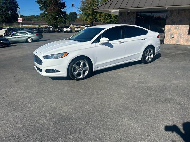 2016 ford fusion se