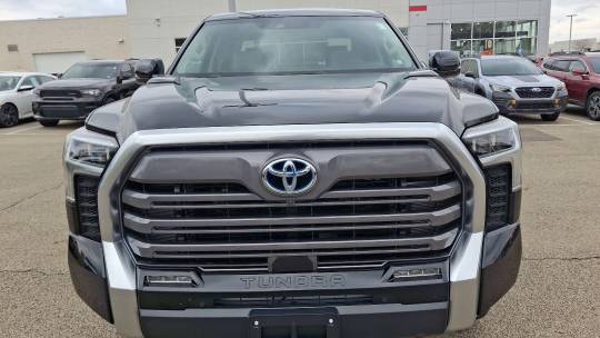 2024 Toyota se