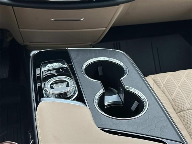 new 2024 cadillac lyriq luxury