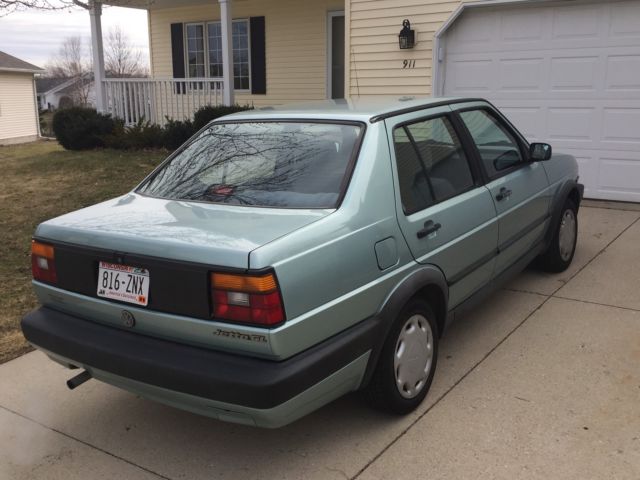 1992 volkswagen jetta gl sedan 4-door 1.8l