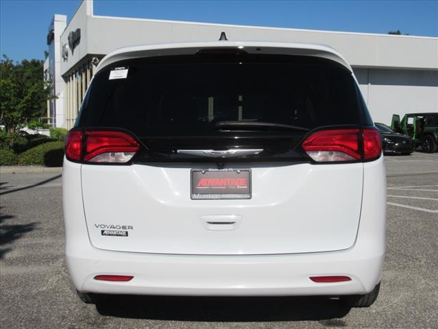 2022 chrysler voyager lx