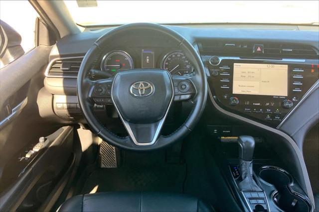 2019 toyota camry hybrid se