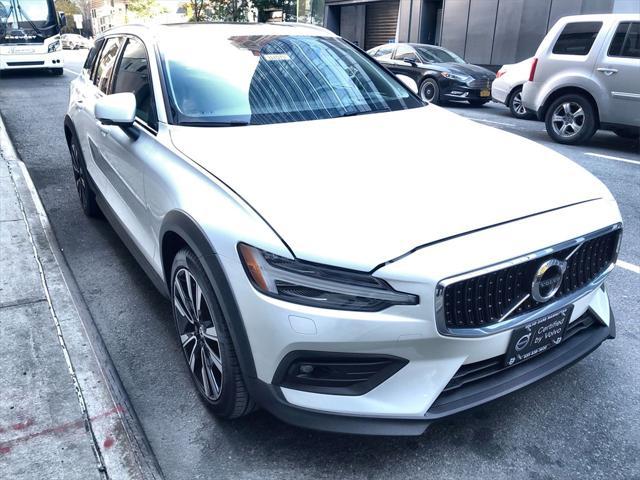 2022 volvo v60 cross country t5