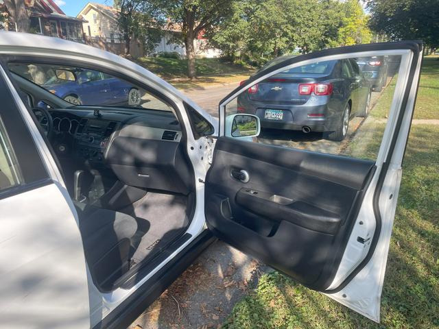 2010 nissan versa 1.8 s