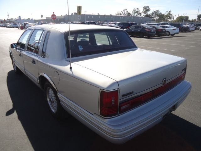 1992 lincoln town car exeutive series 115k mi looks & runs great california car