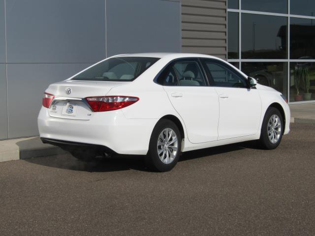 2016 toyota camry le