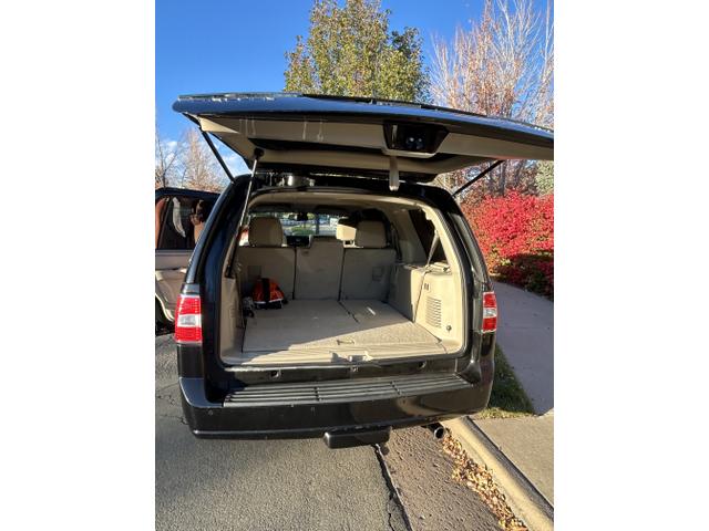 2011 lincoln navigator base