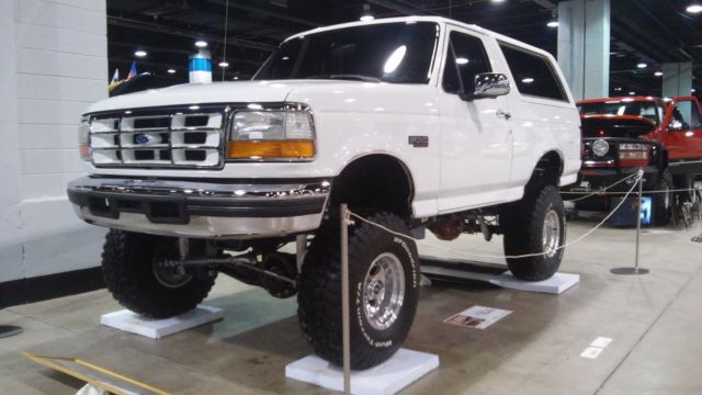 1993 ford bronco xlt lariat sport utility 2-door 5.0l