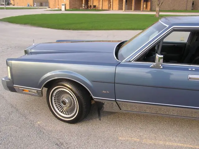 1988 lincoln town car signature series, low miles nice ride