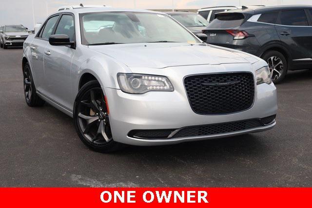 2022 chrysler 300 touring
