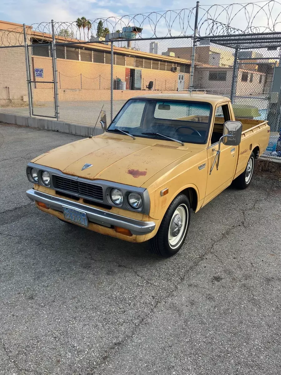 1973 toyota hilux yellow rwd automatic