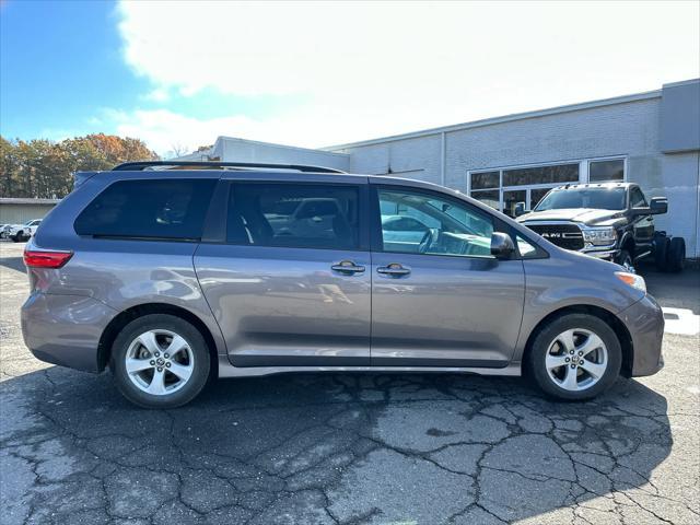 2020 toyota sienna le