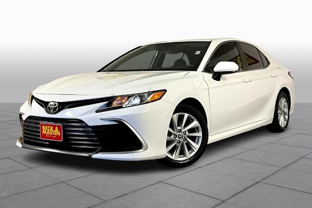 2021 toyota camry le