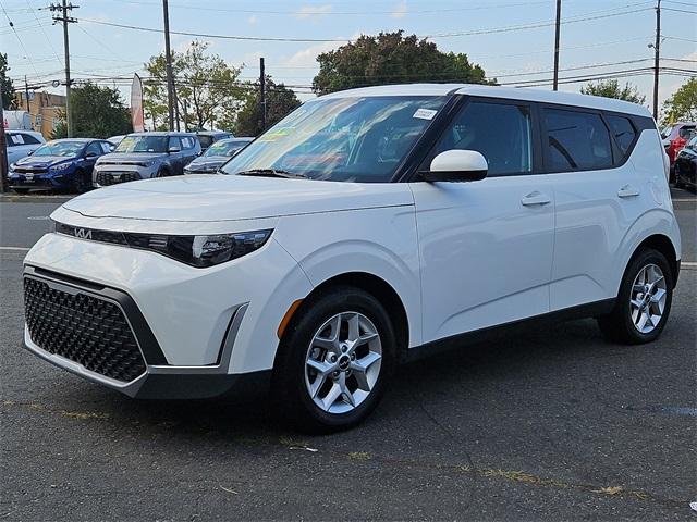 2023 kia soul lx