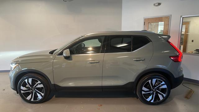 2025 volvo xc40 plus bright theme