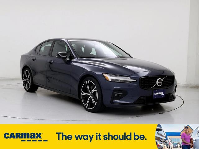 2024 volvo s60 b5 core dark theme