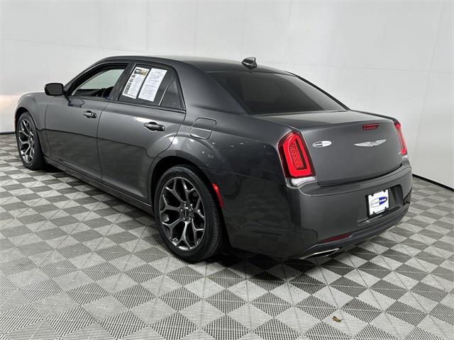 2018 chrysler 300 touring