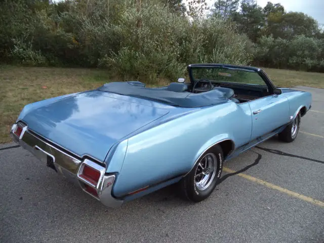 1971 oldsmobile cutlass convertible with 442 trim. gorgeous blue exterior