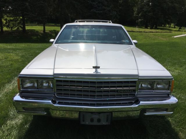 1982 chevrolet caprice classic 9 passenger wagon with only 68,xxx miles from new
