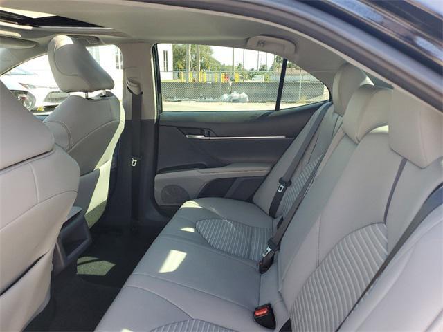 2023 toyota camry se